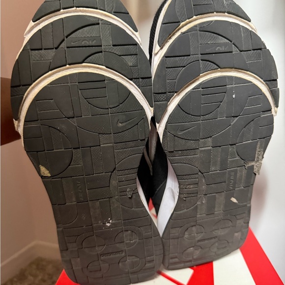 Nike Air Max INTRLK Black and White Sneakers Size 9 (used) - Picture 8 of 9